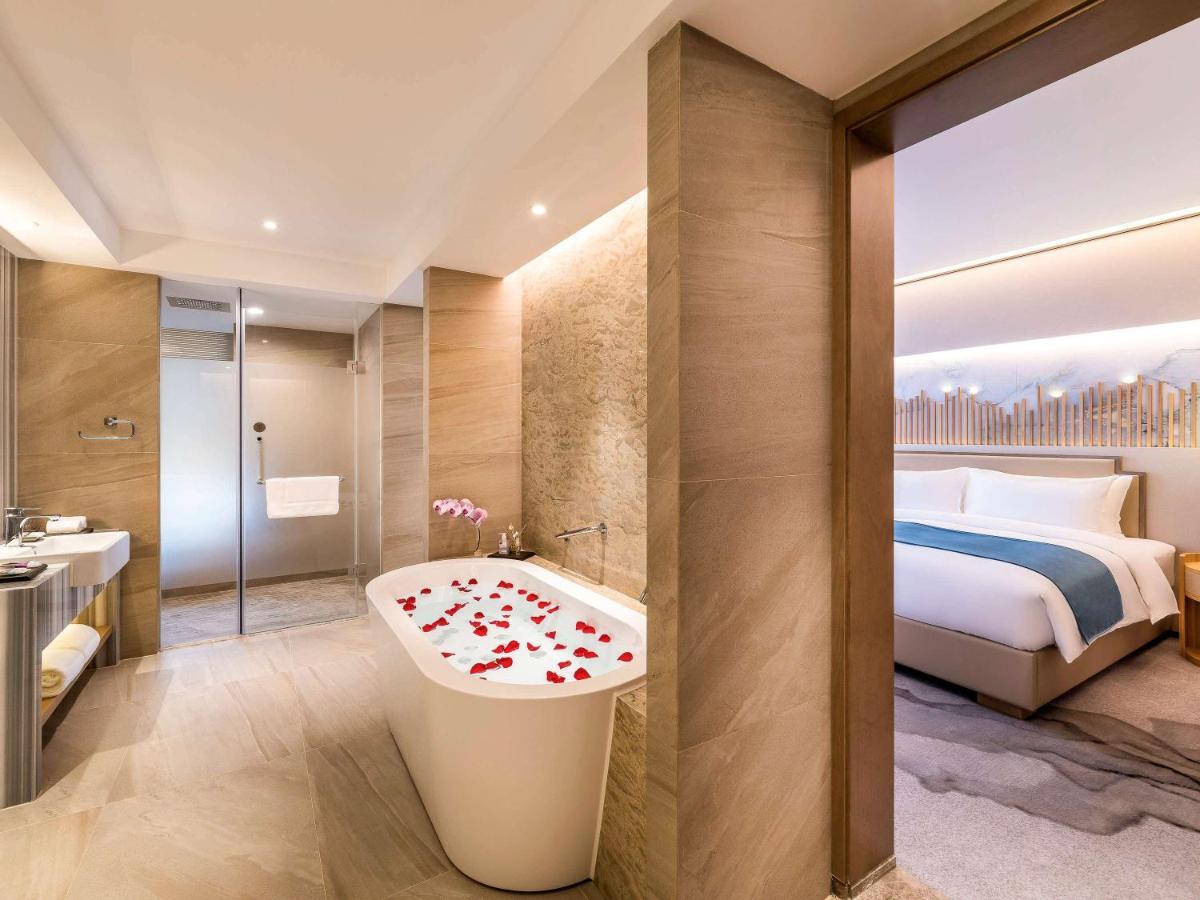 Mercure Chengdu Huapaifang エクステリア 写真