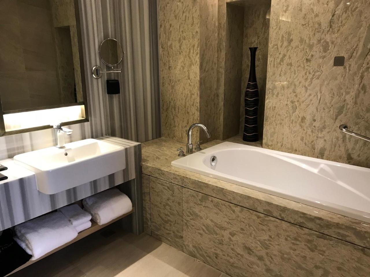 Mercure Chengdu Huapaifang エクステリア 写真